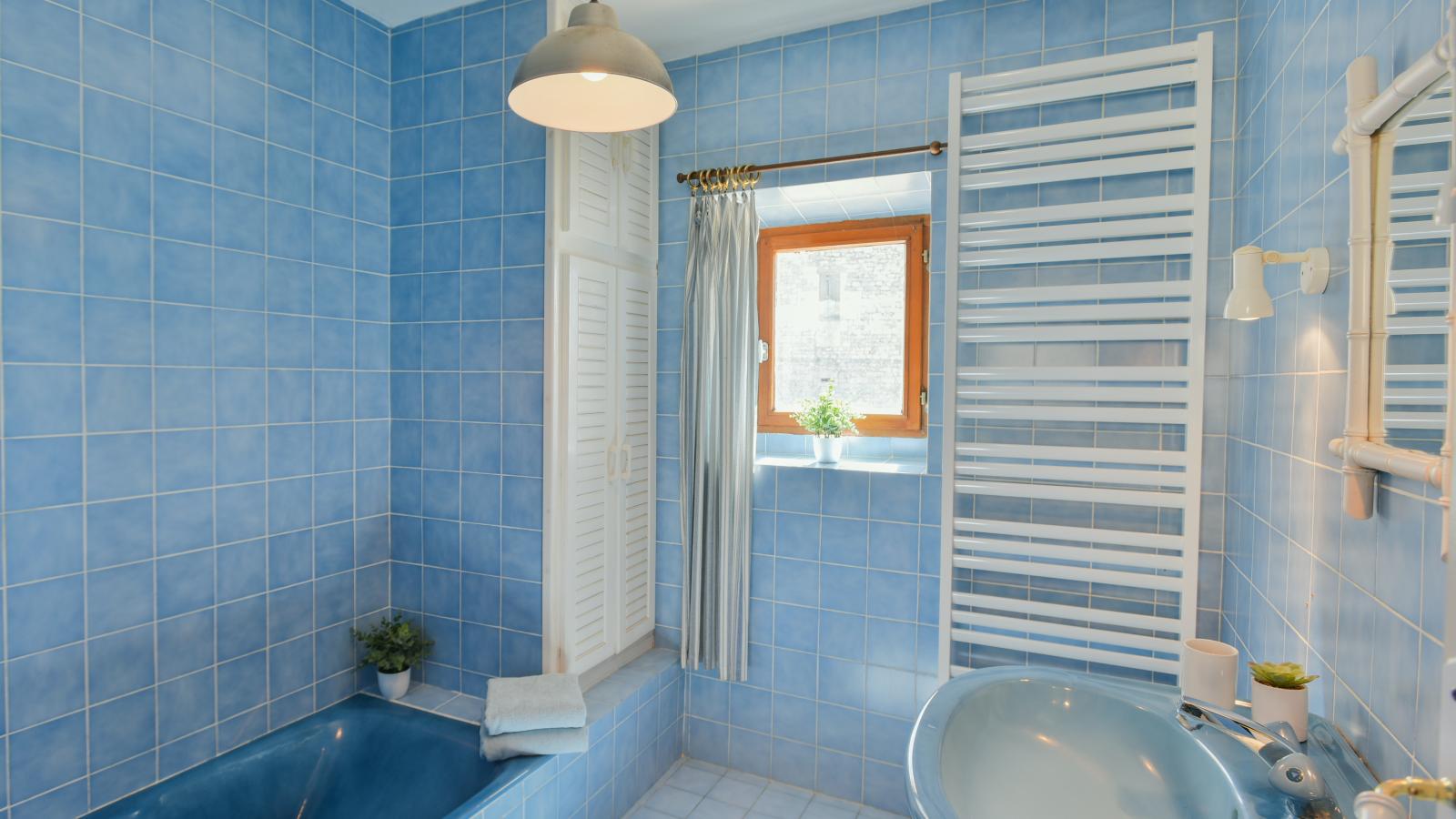 Les Artals-Bathroom