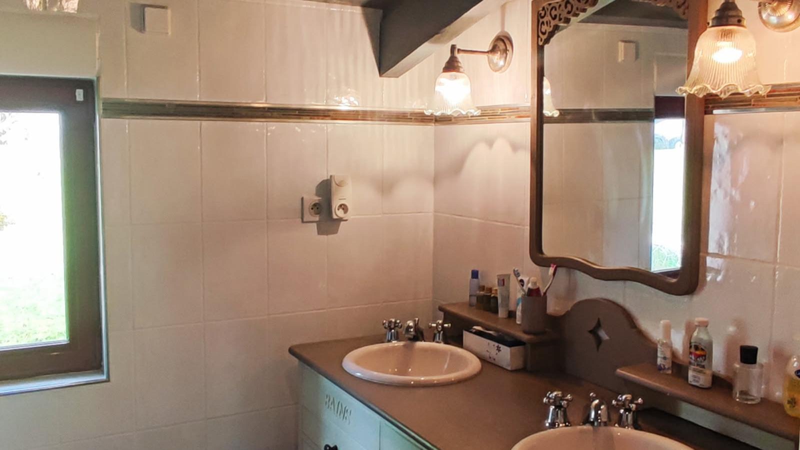 Les Artals-Bathroom