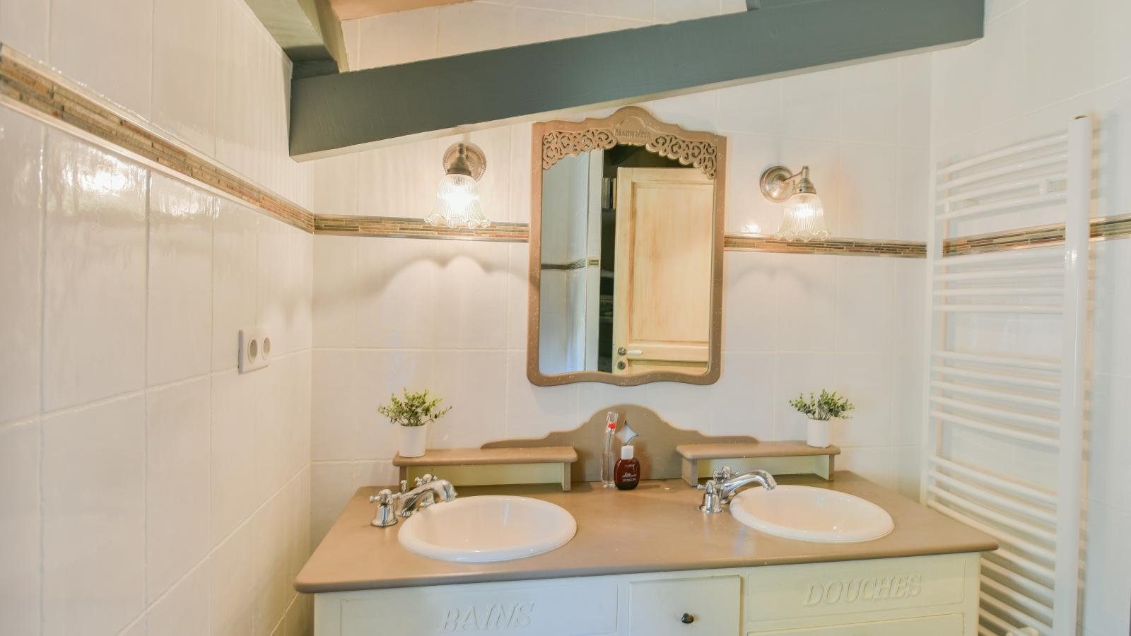 Les Artals-Bathroom