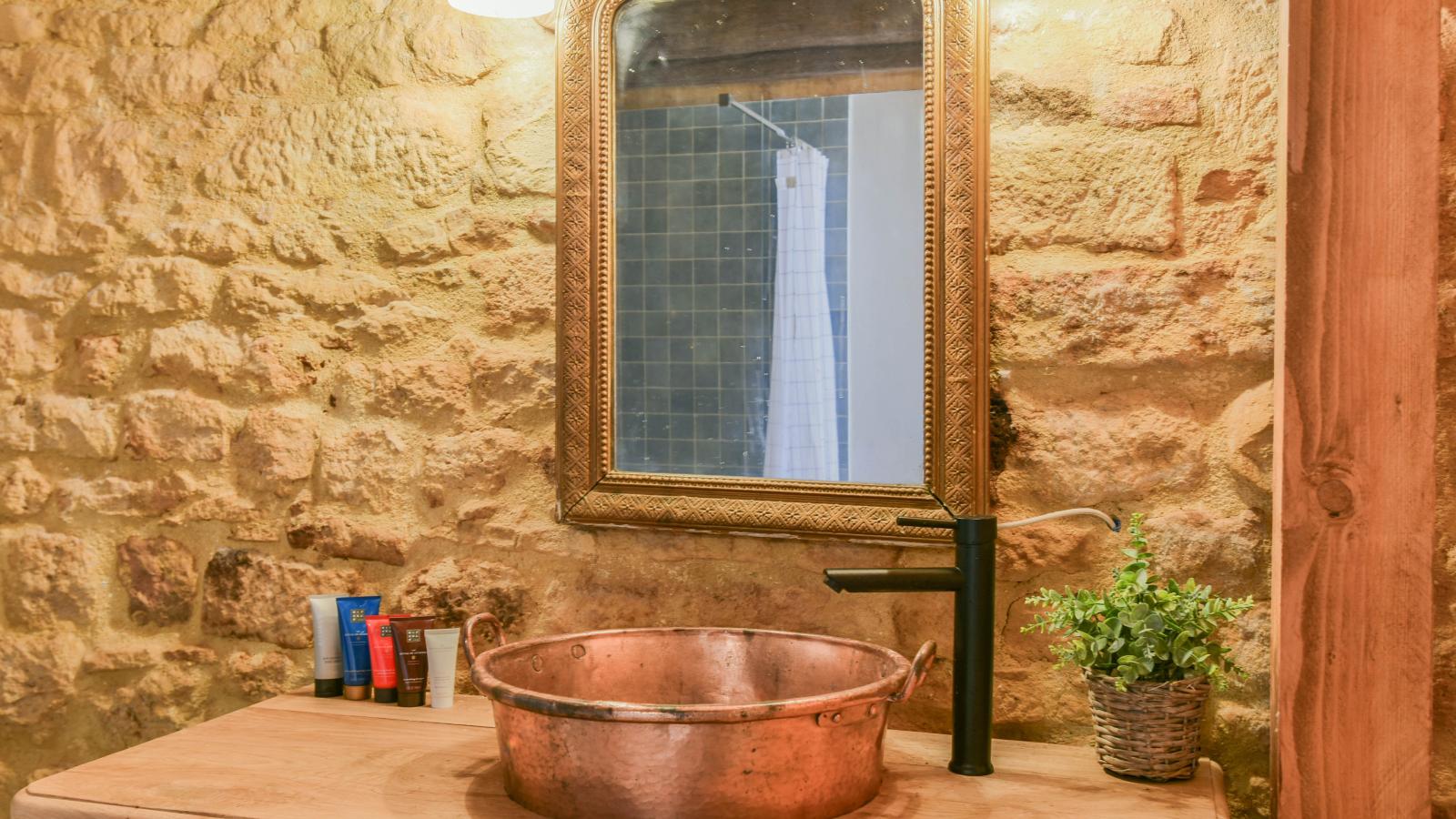 Le Mas dAmour-Badkamer