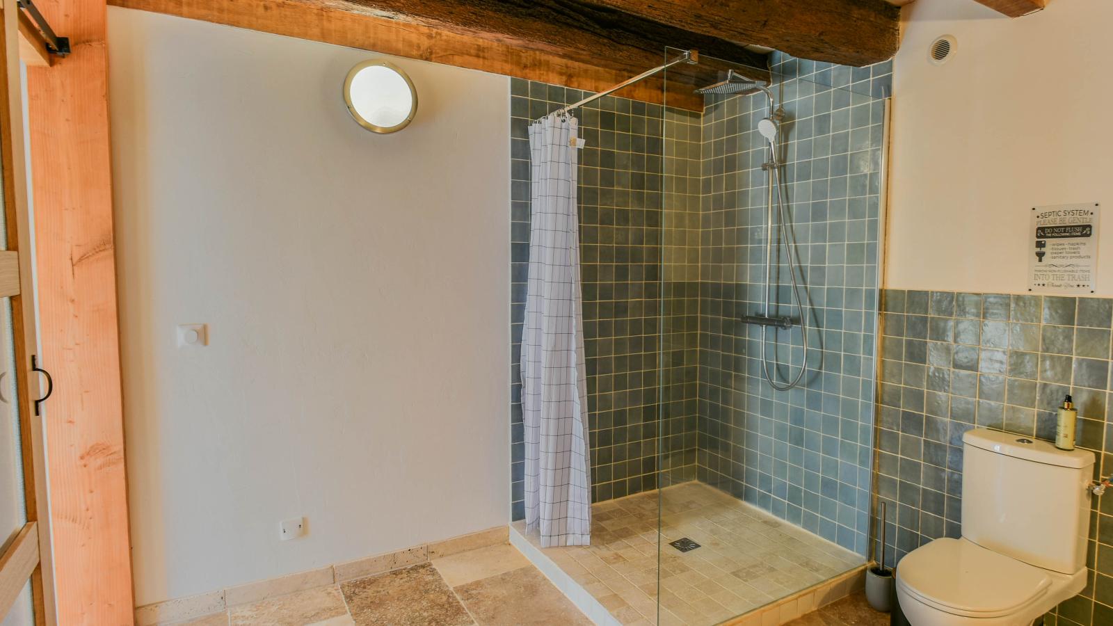 Le Mas dAmour-Badkamer