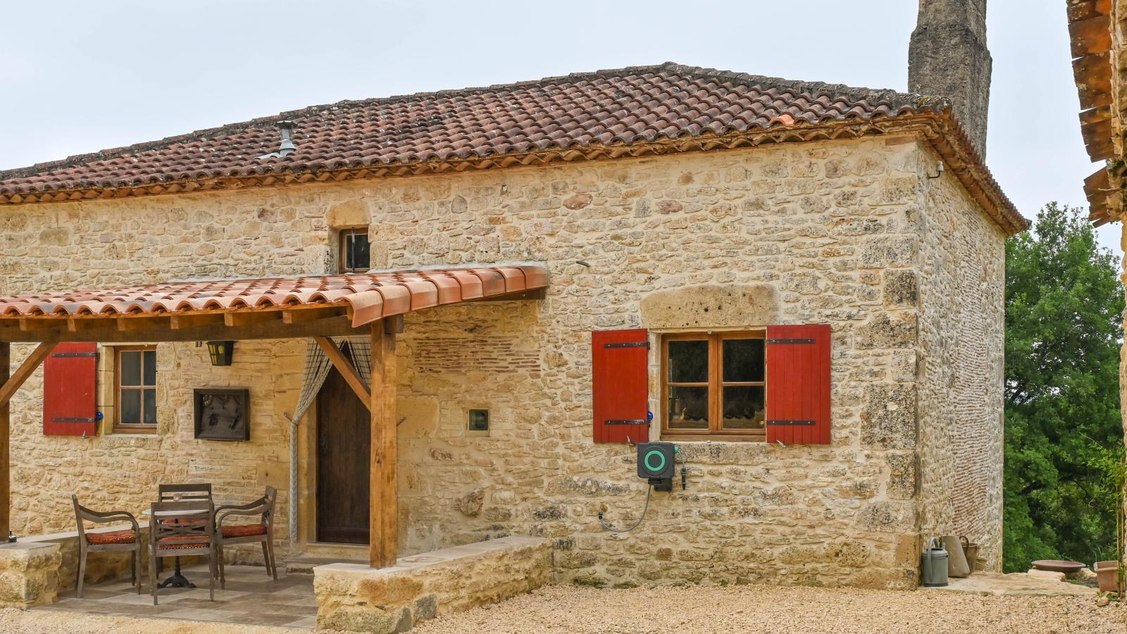 Maison du Mas dAmour-Buitenkant zomer