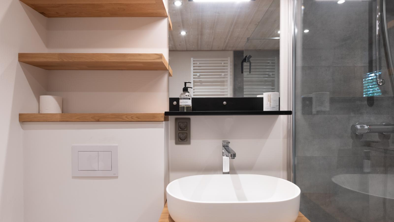 Me Voila 8-Bathroom