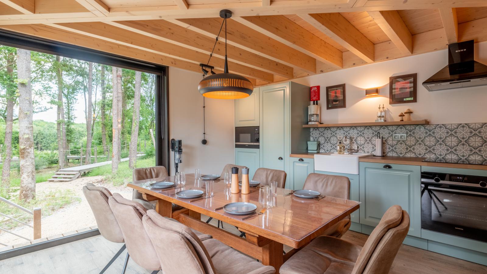 Me Voila 8-Dining room