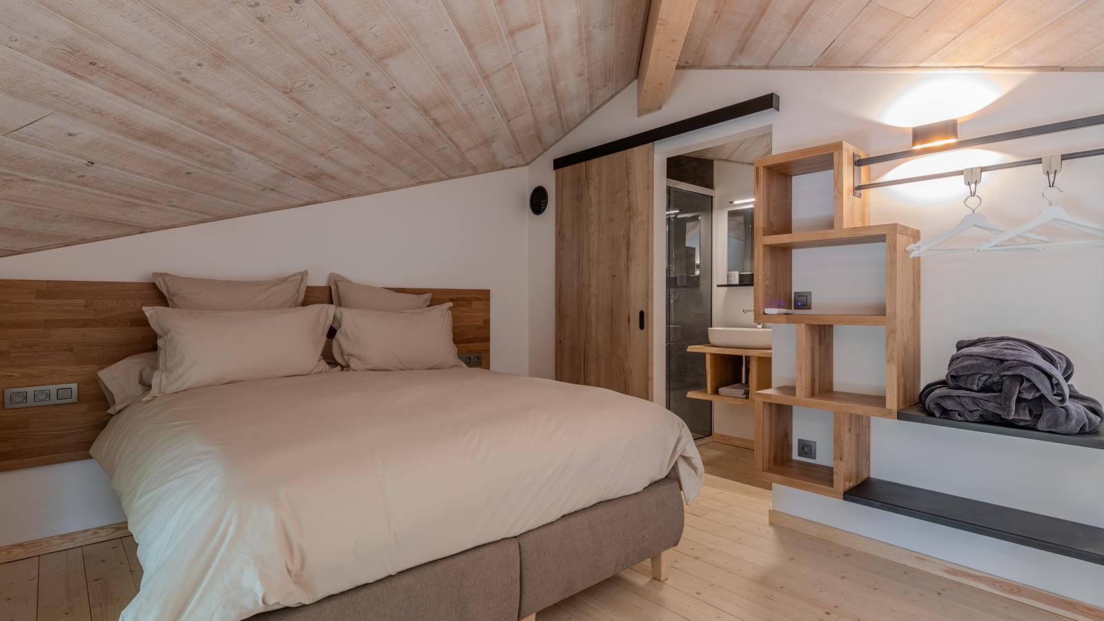 Me Voila 8-Bedroom