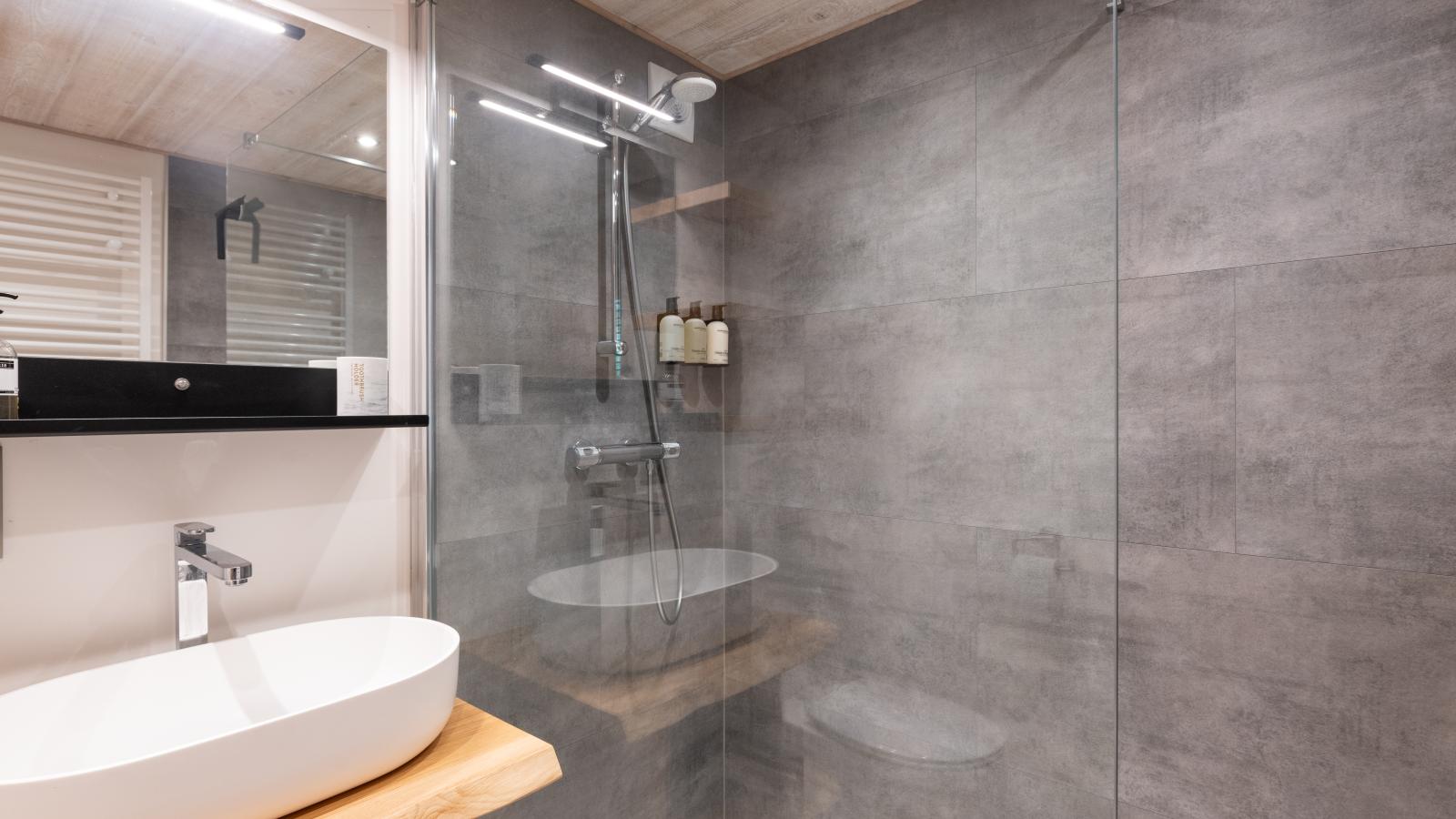 Me Voila 8-Bathroom