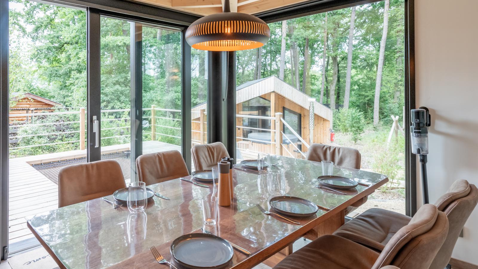 Me Voila 8-Dining room