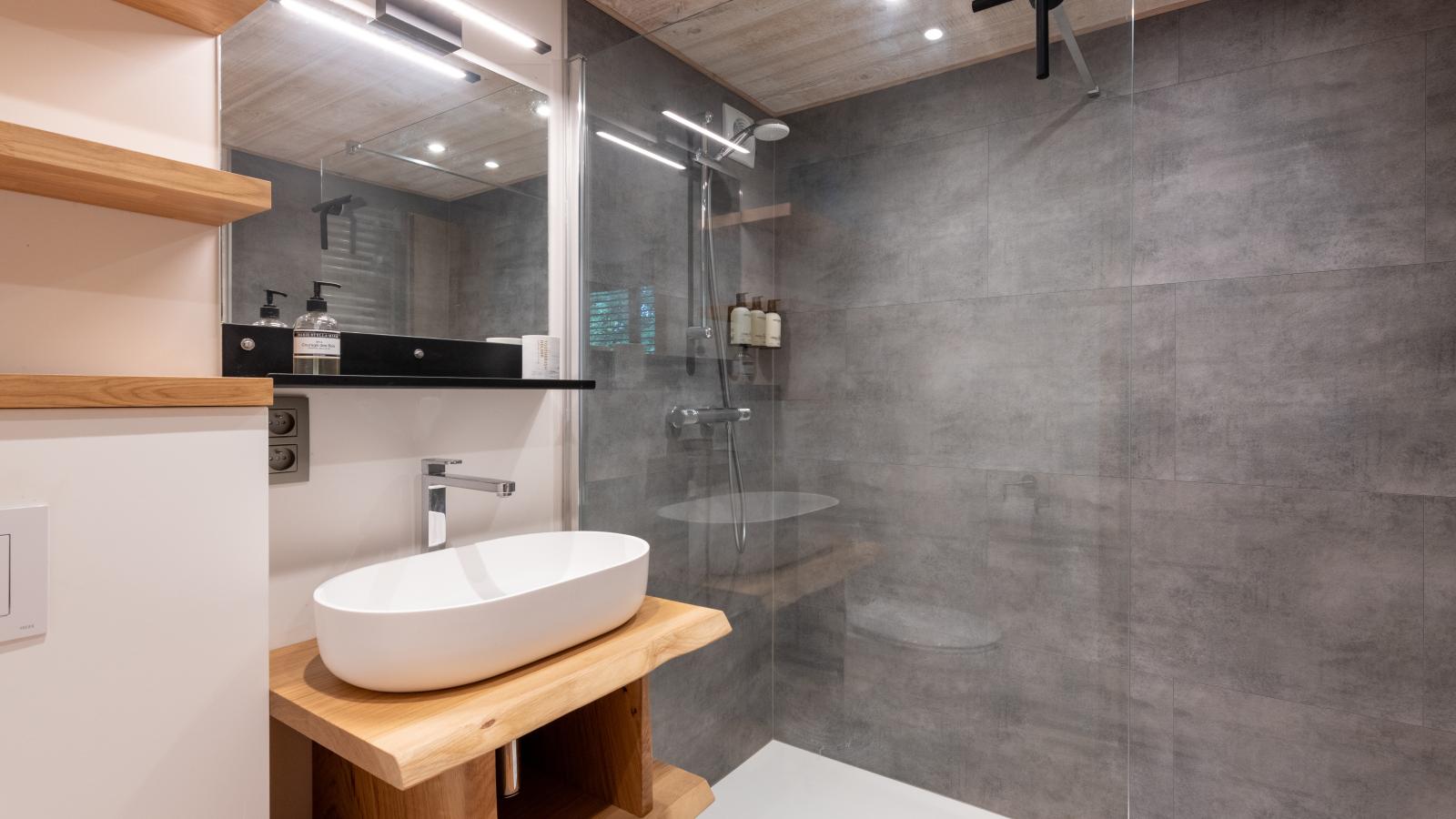 Me Voila 8-Bathroom