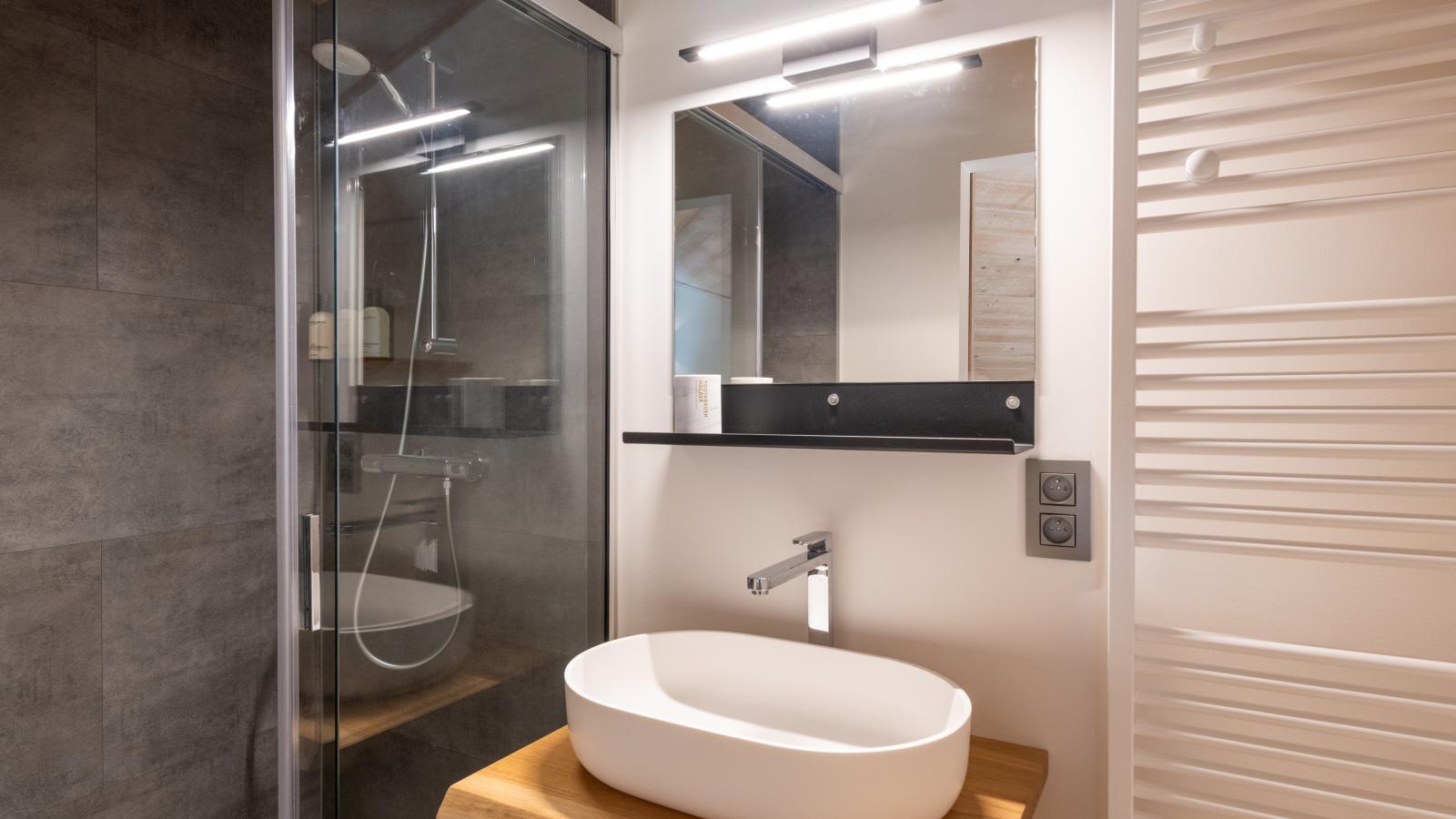 Me Voila 8-Bathroom