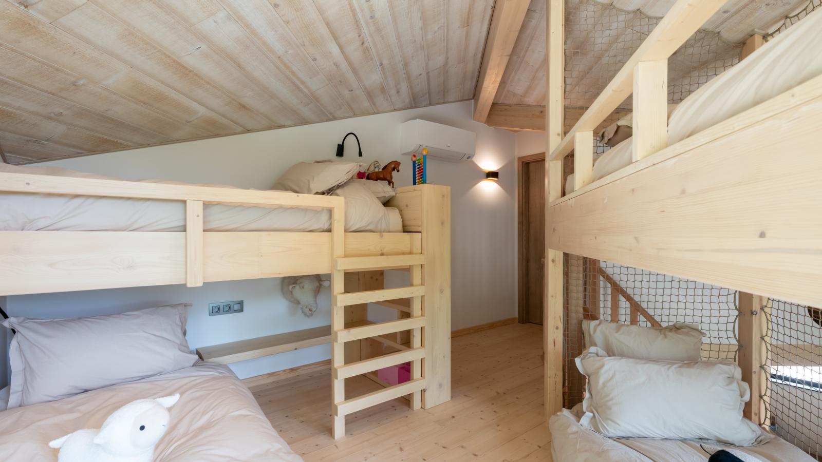 Me Voila 8-Bedroom