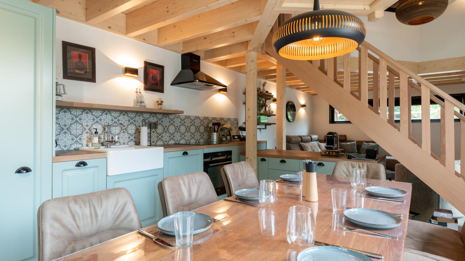 Me Voila 8-Dining room