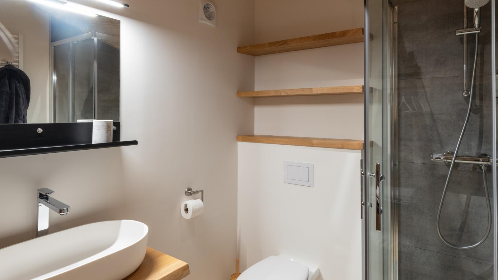 Me Voila 8-Bathroom