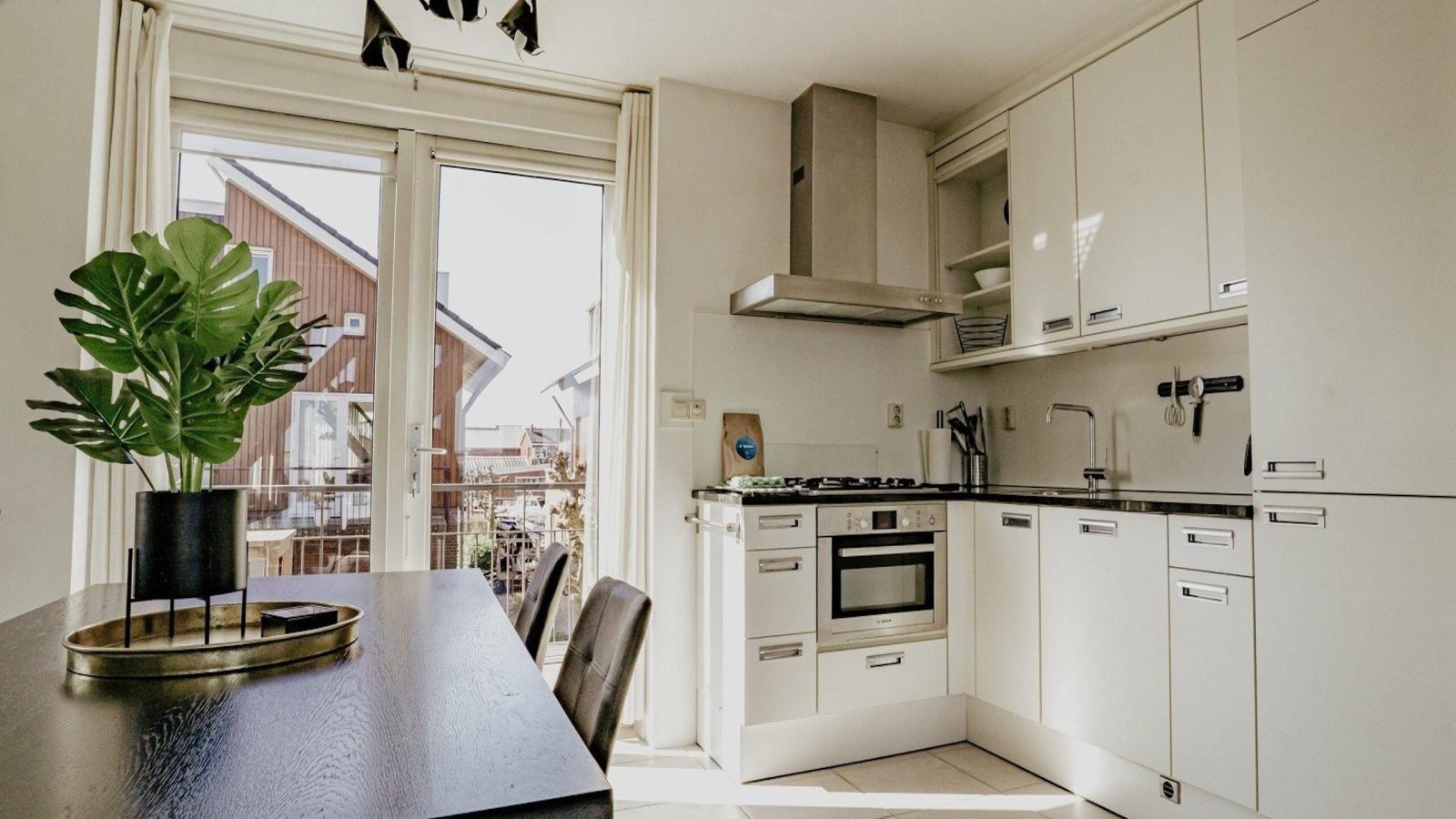 Nova Meer-Kitchen