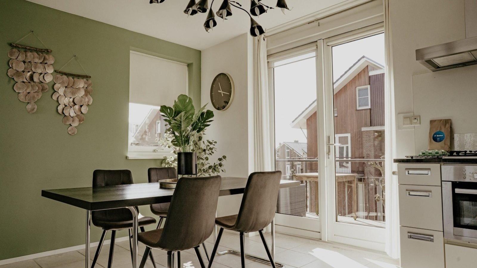 Nova Meer-Dining room