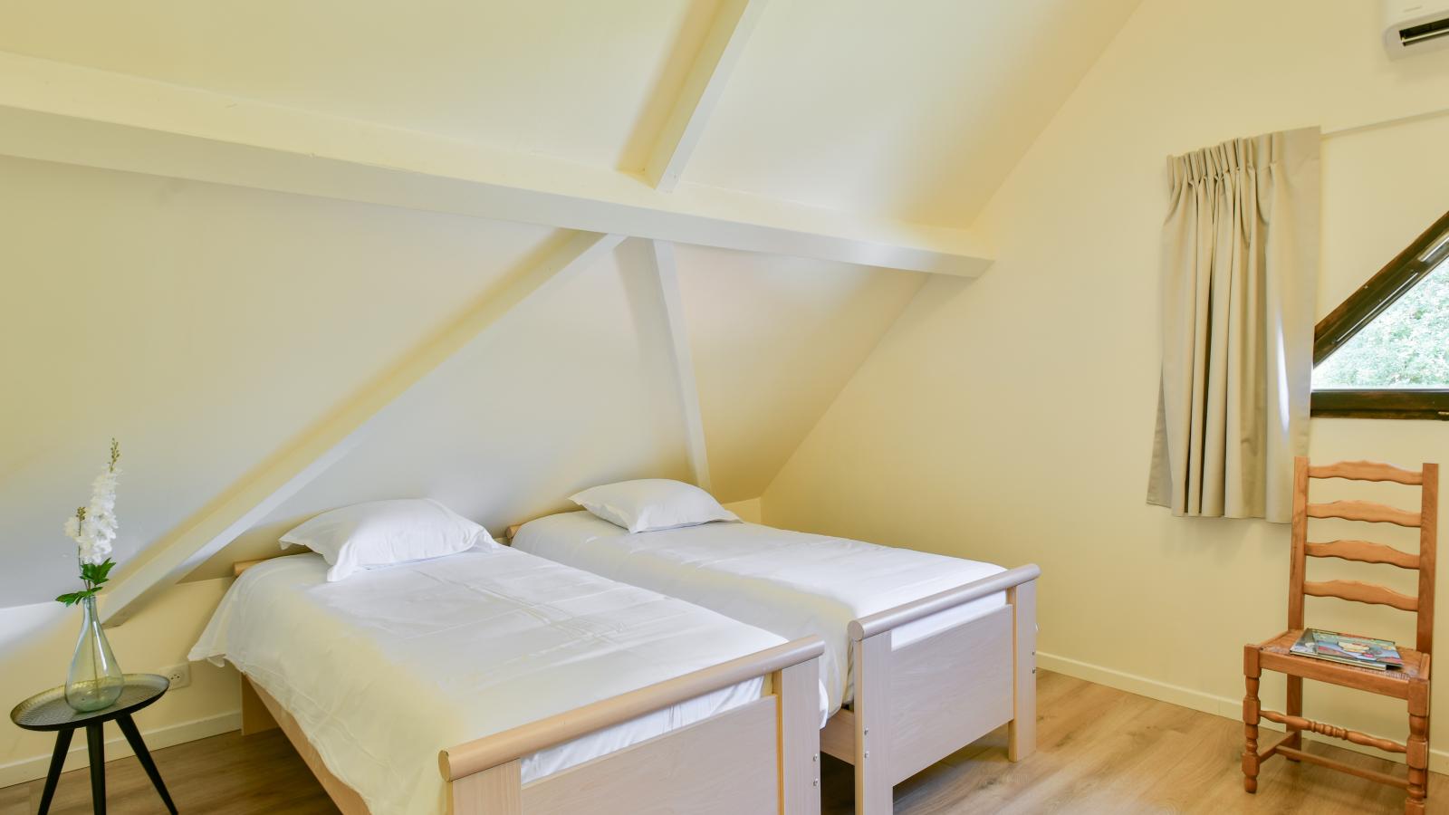 Lac Bleu nr 11 bij zwembad-Bedroom
