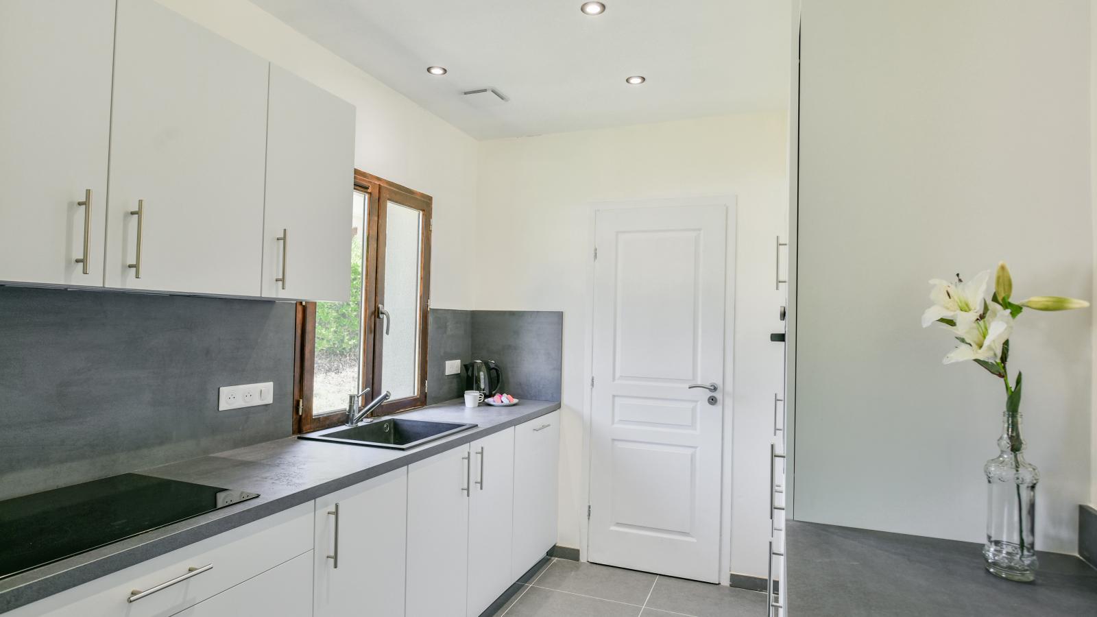 Lac Bleu nr 11 bij zwembad-Kitchen