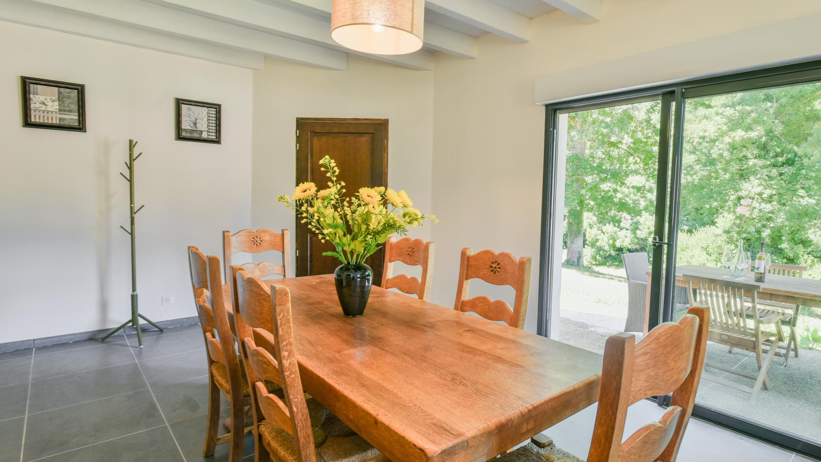 Lac Bleu nr 11 bij zwembad-Dining room