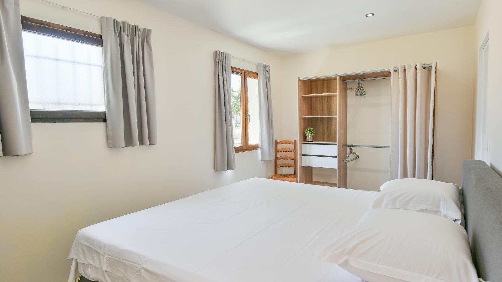 Lac Bleu nr 11 bij zwembad-Bedroom