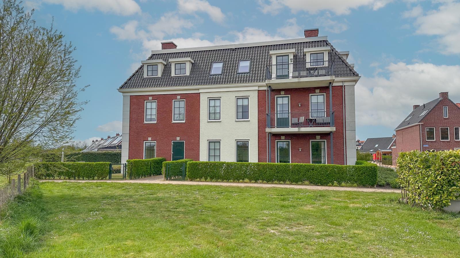 SeaLuxe Residence