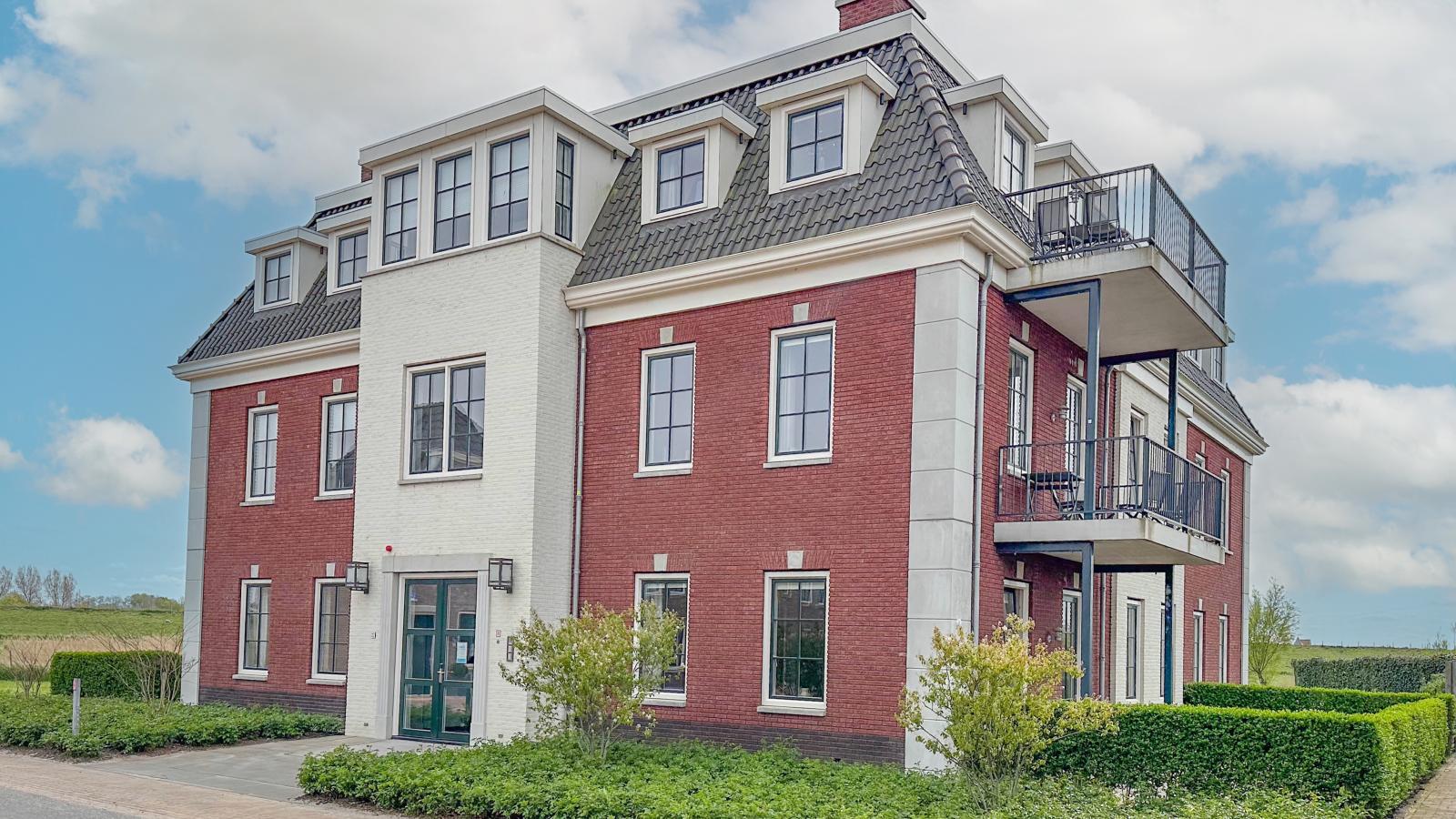 SeaLuxe Residence