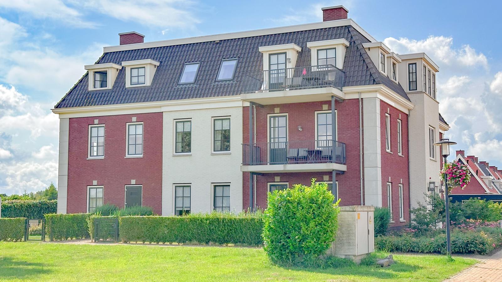 SeaLuxe Residence