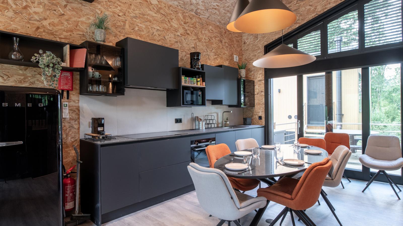 Me Voila 10-Dining room