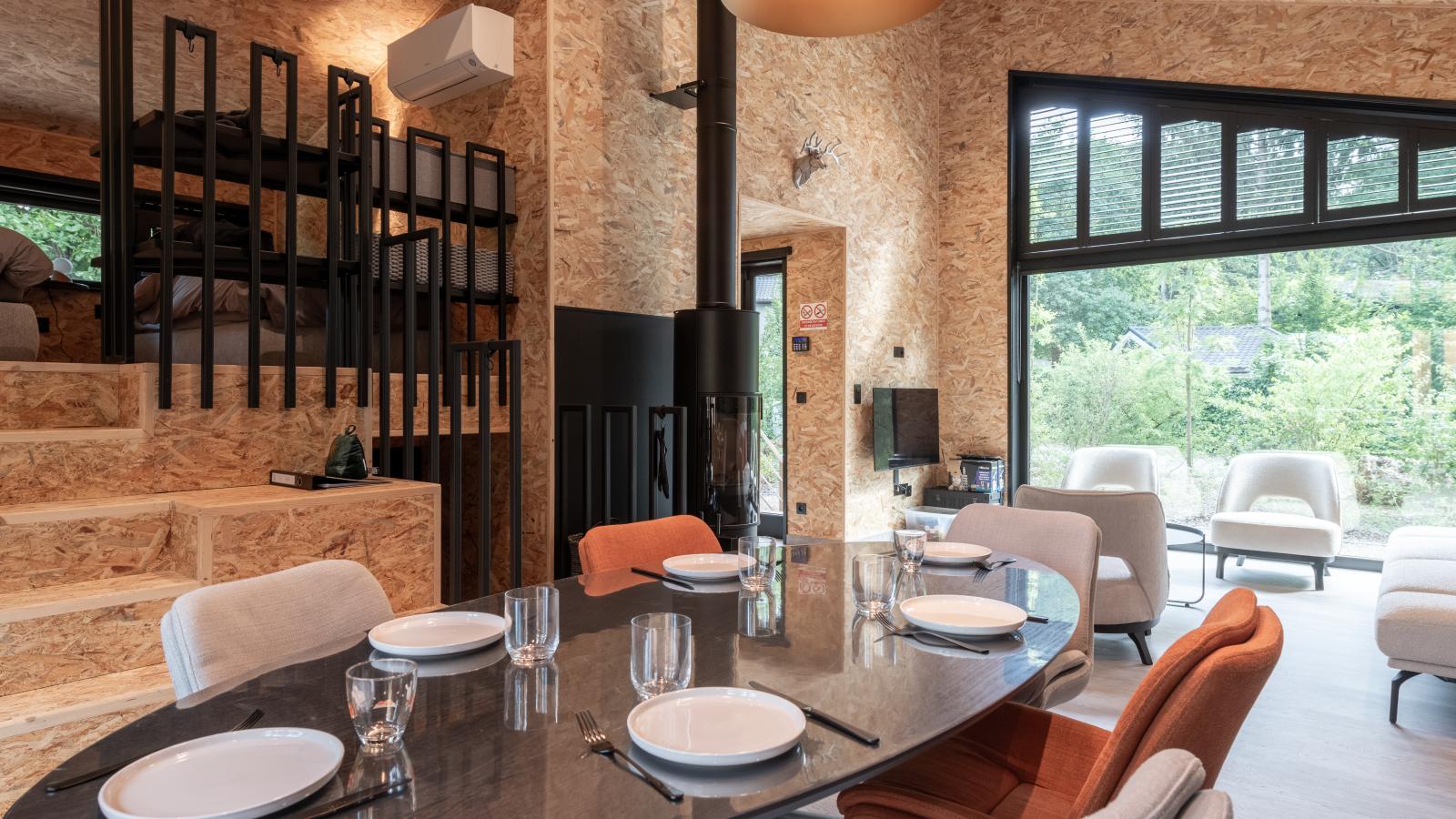 Me Voila 10-Dining room