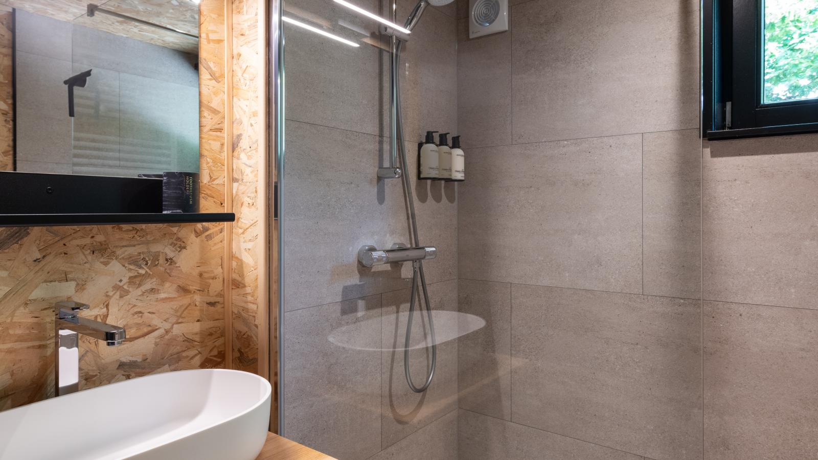 Me Voila 10-Bathroom