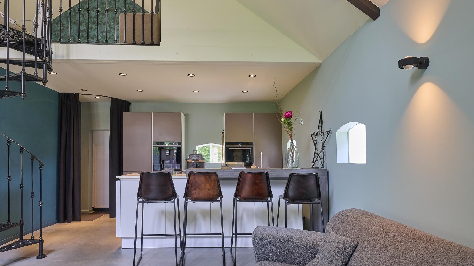 The Green Getaway-Salon