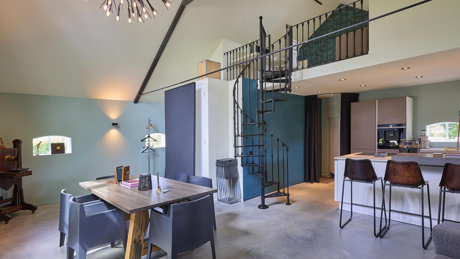 The Green Getaway-Salon