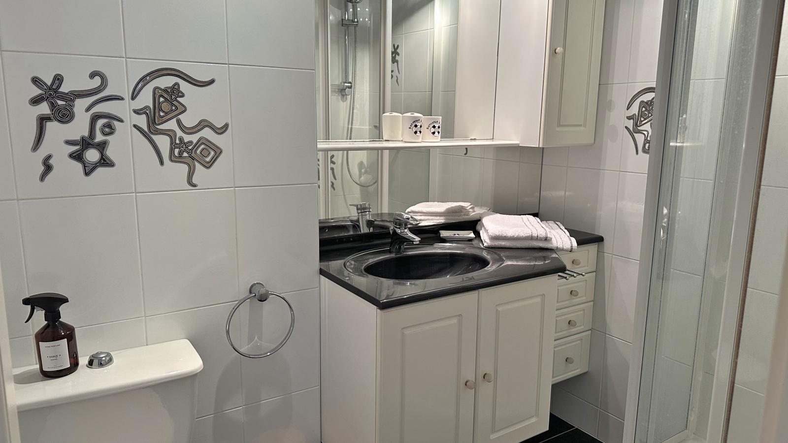 Maison Arlore-Bathroom