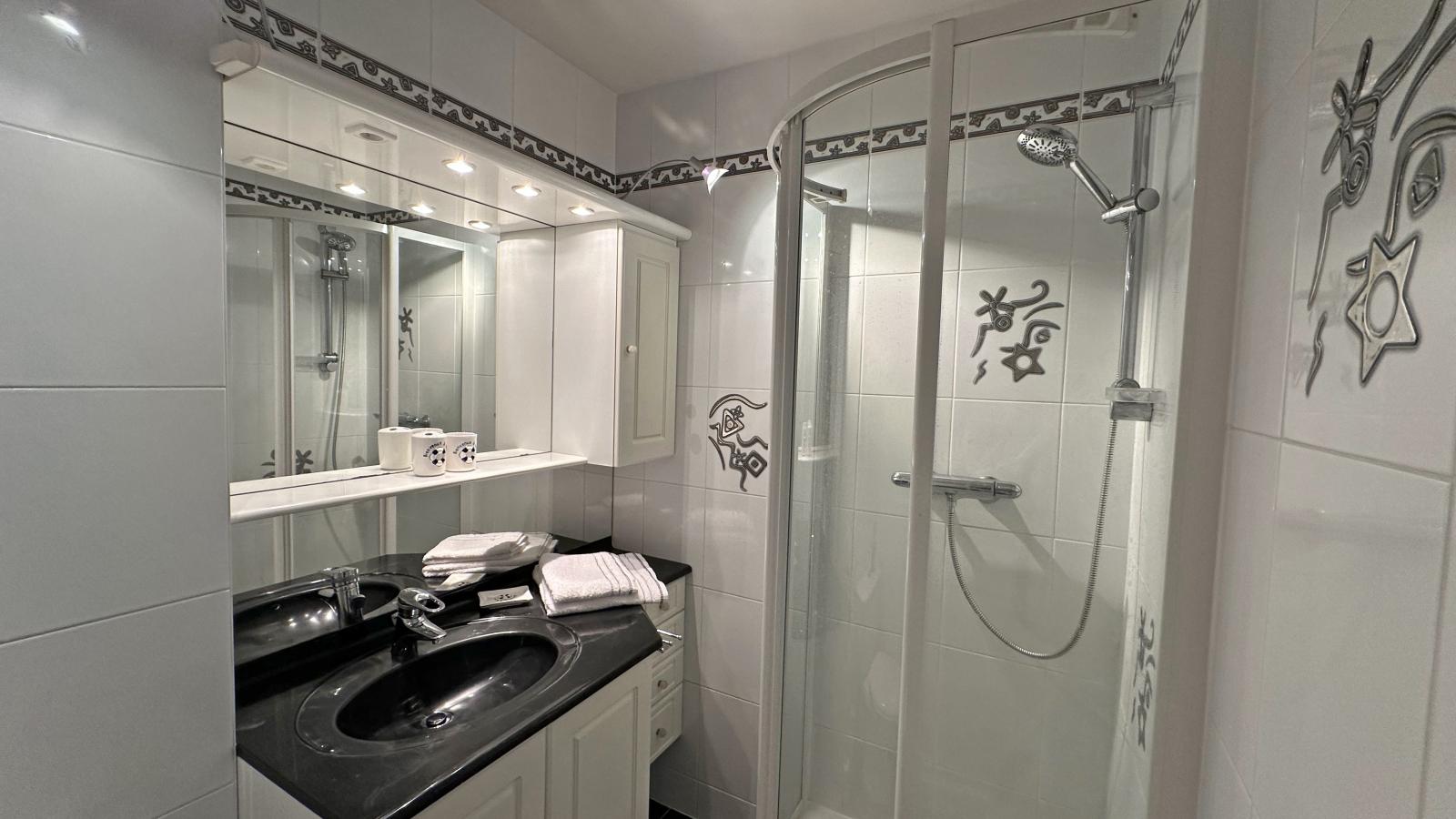 Maison Arlore-Bathroom