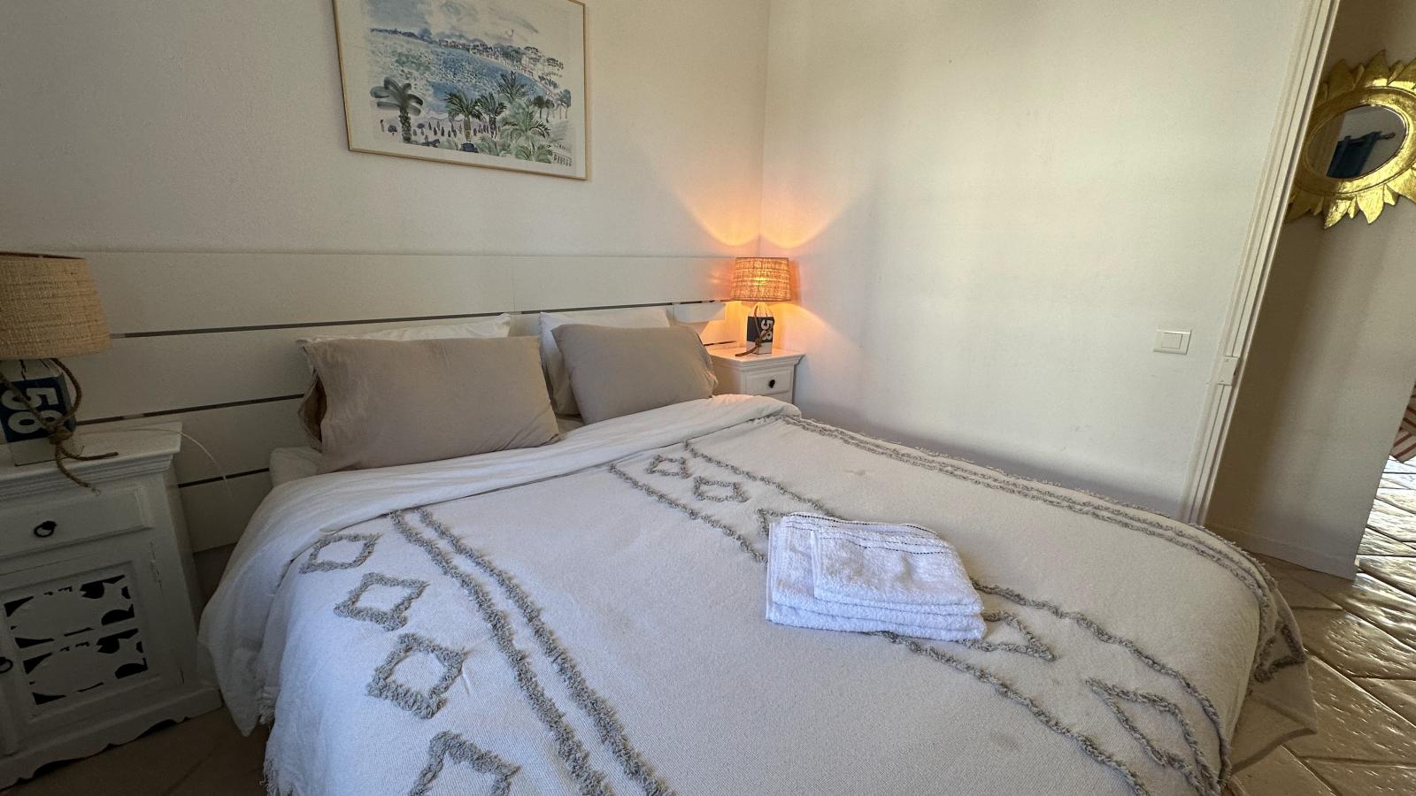 Maison Arlore-Bedroom