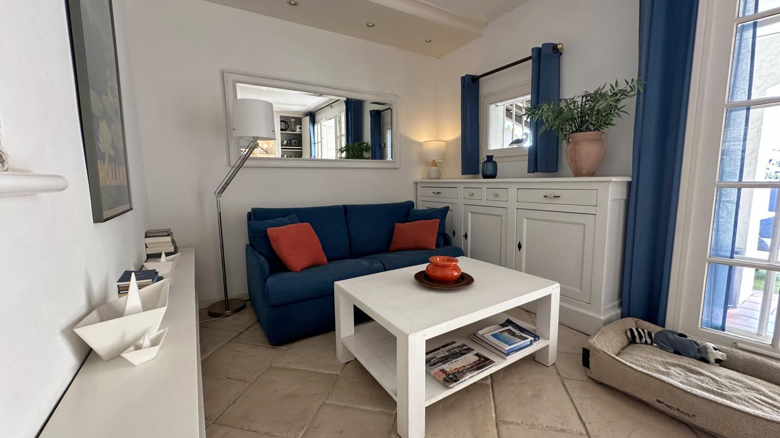 Maison Arlore-Living room