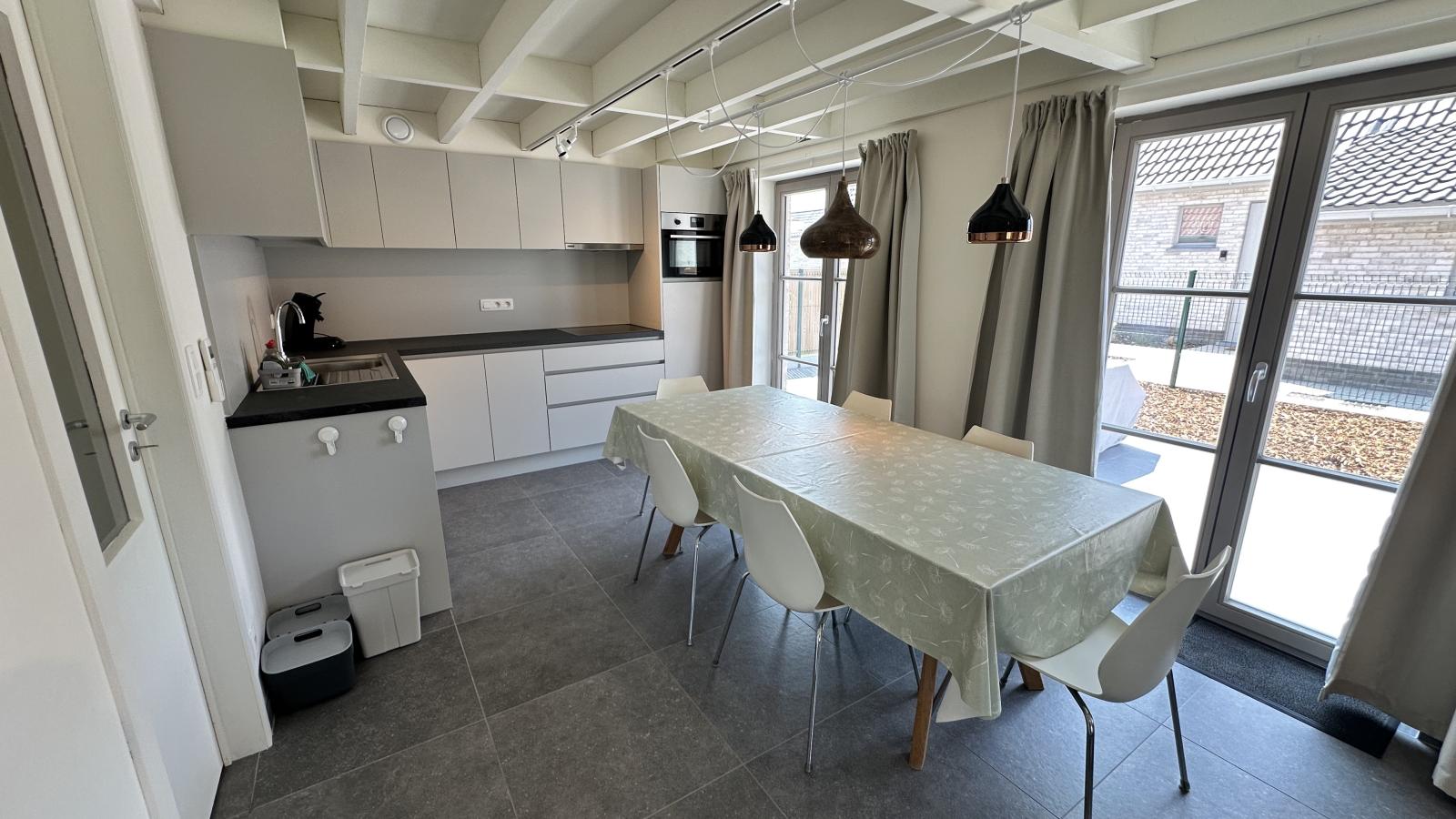 Westhinder II H28-Eetkamer