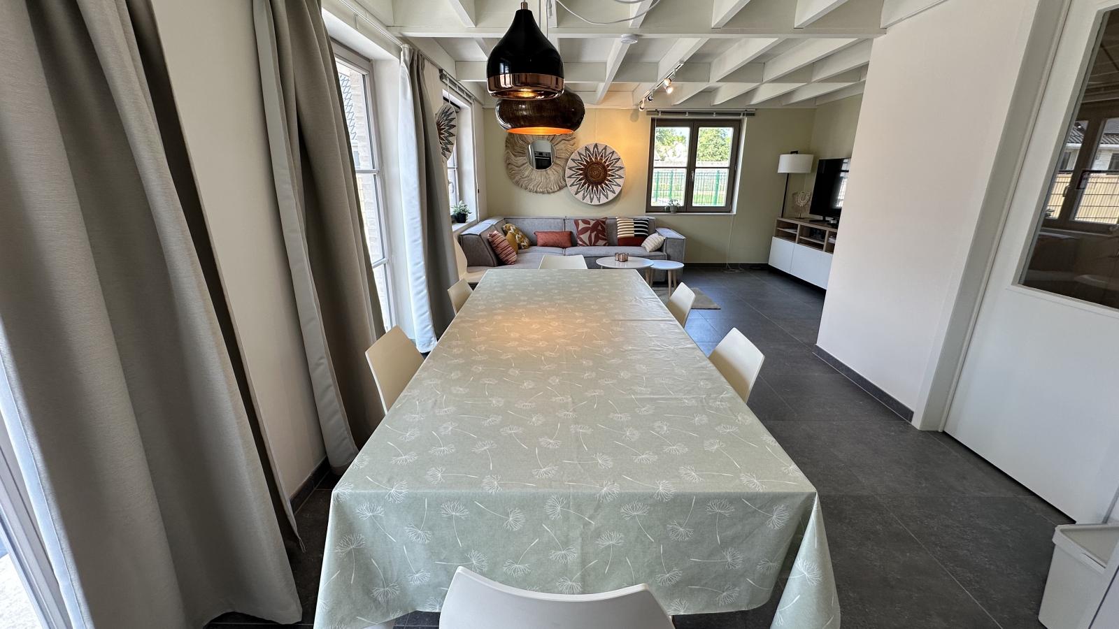 Westhinder II H28-Eetkamer