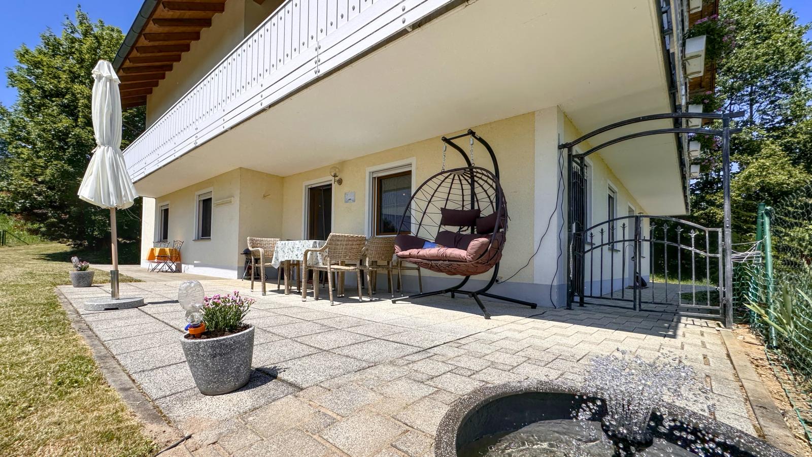 Mit Herz-Terrassenbalkon