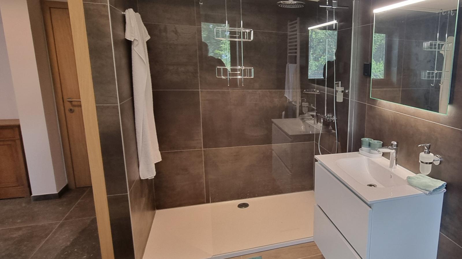 Le Pavillon-Bathroom