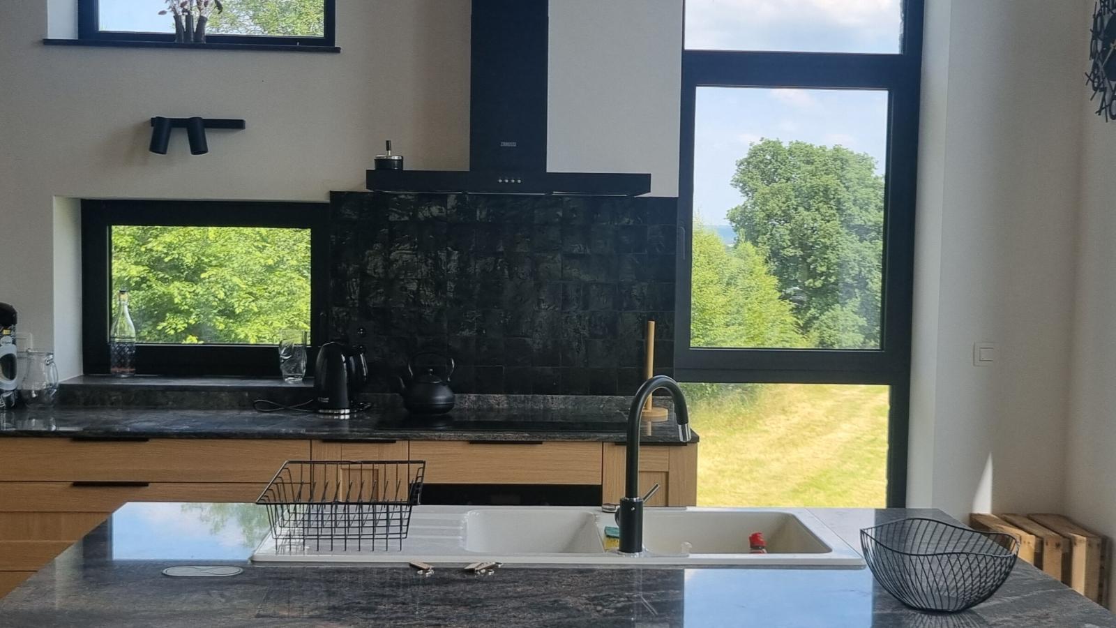 Le Pavillon-Kitchen