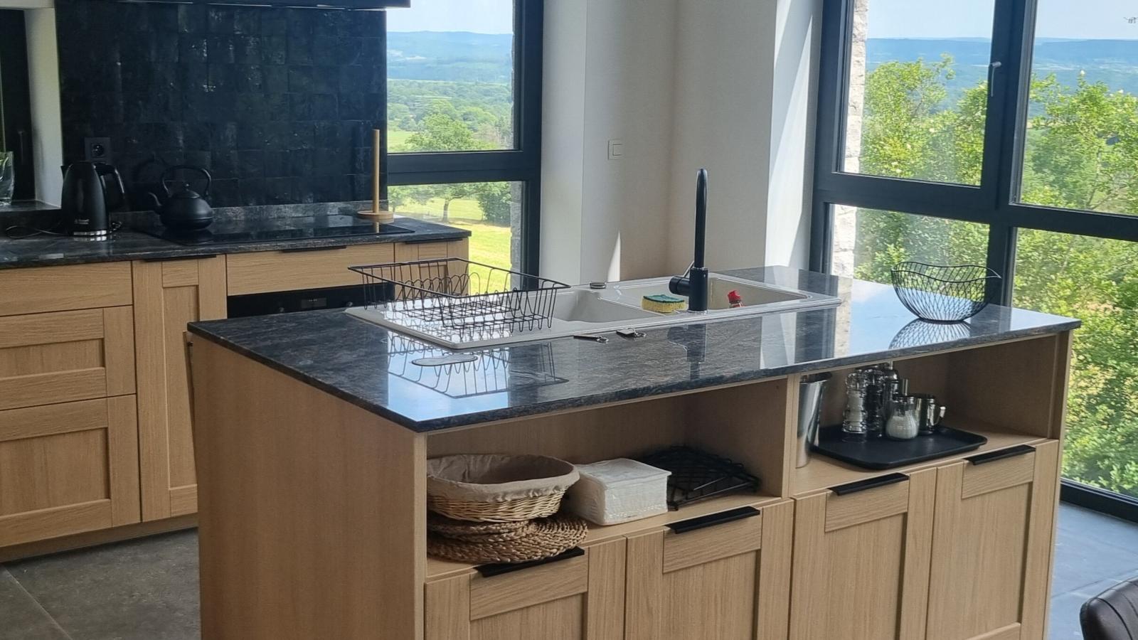 Le Pavillon-Kitchen