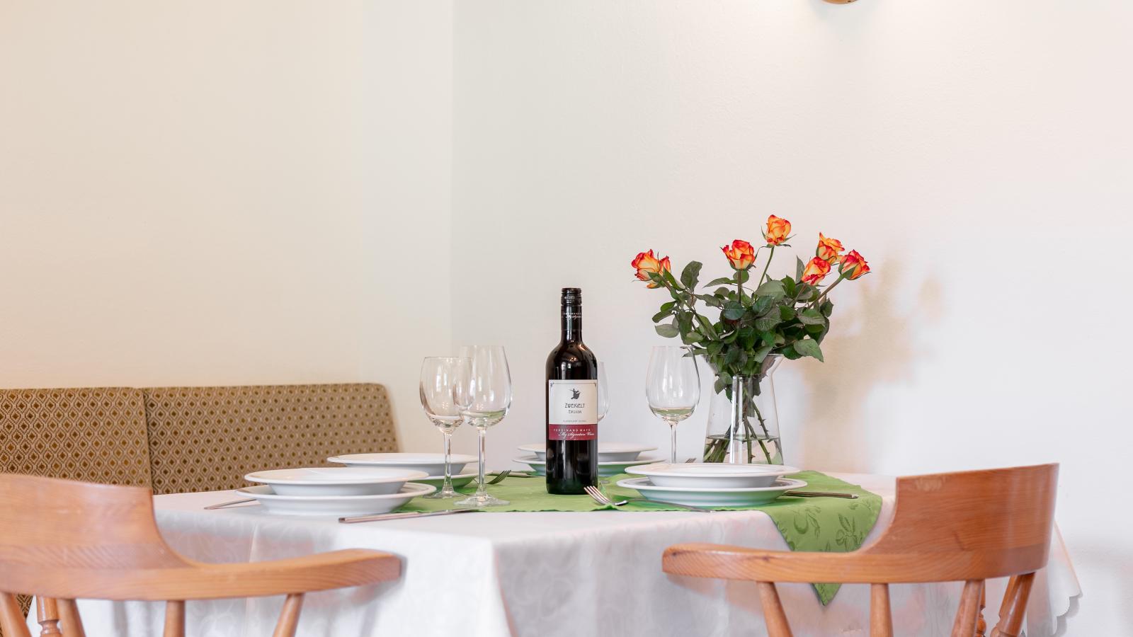 Landhaus Marchfeld Top 1-Eetkamer