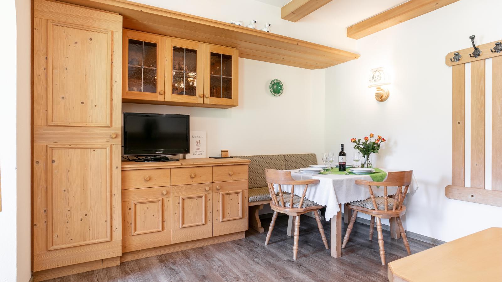 Landhaus Marchfeld Top 1-Eetkamer