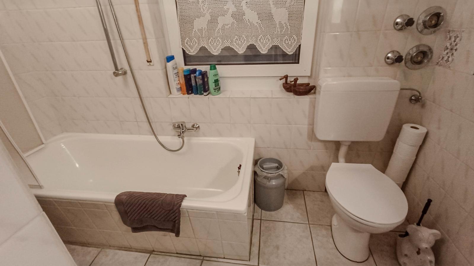 Cristina-Bathroom