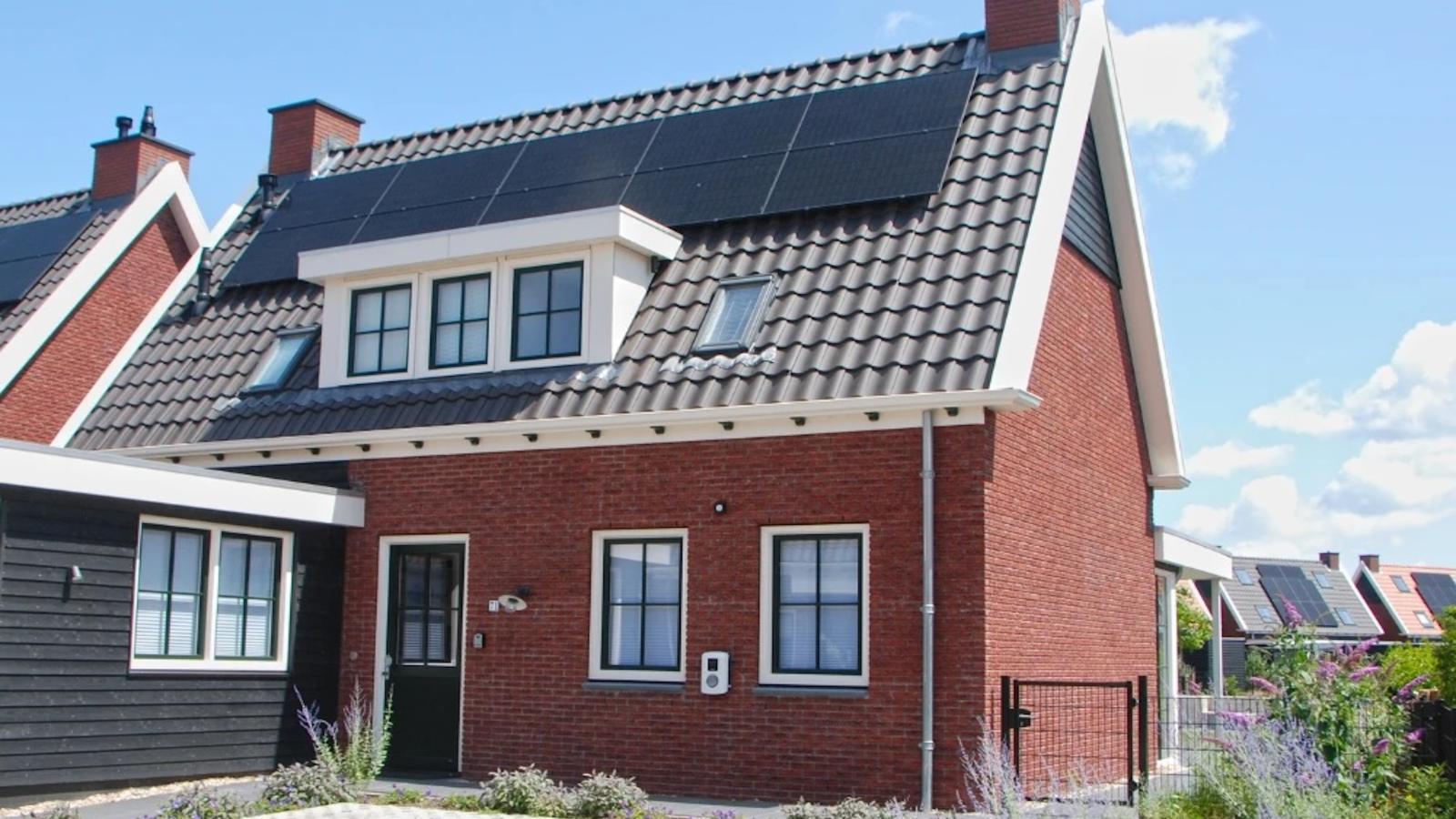 Huis nummer 71-Buitenkant zomer