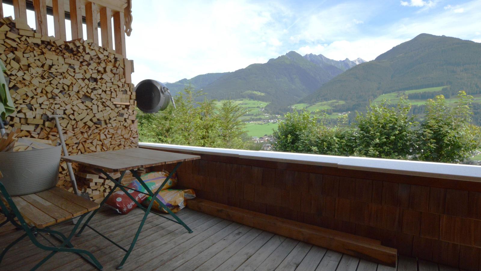 Mondholz-Terrasbalkon