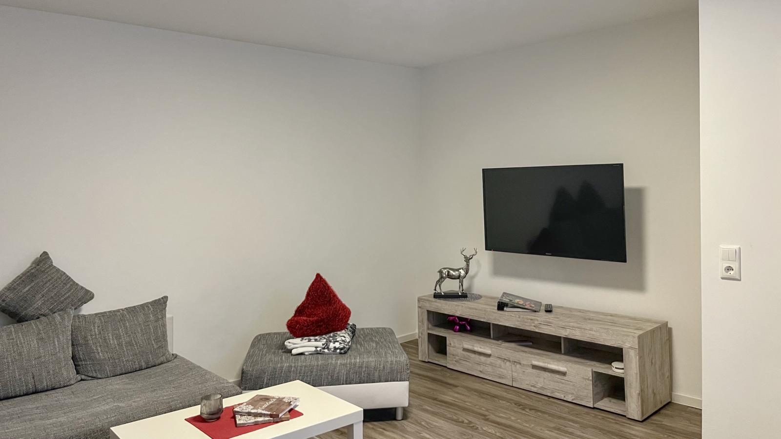 Mompels-Living room
