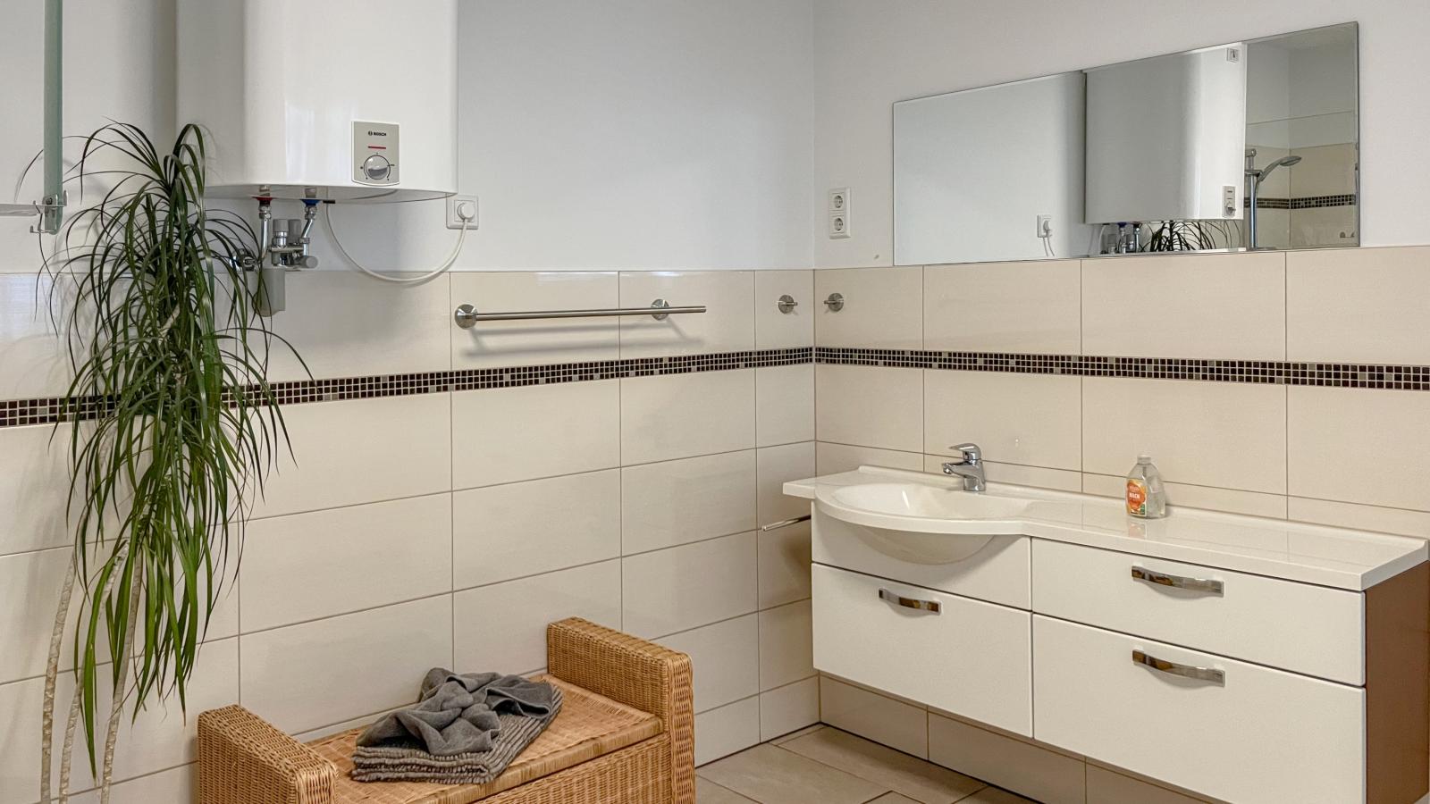 Mompels-Bathroom