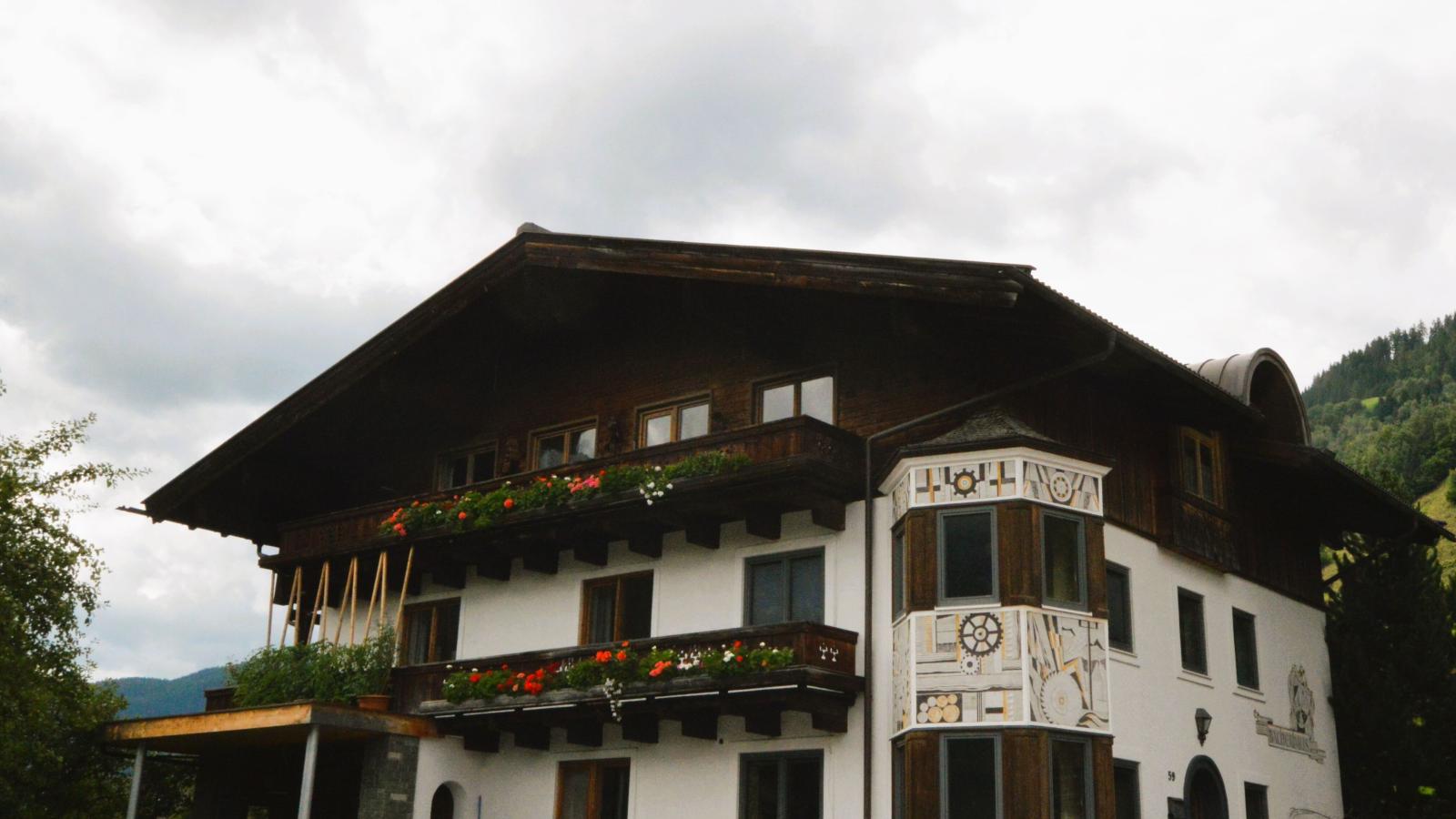 Kaiser-Exterior summer