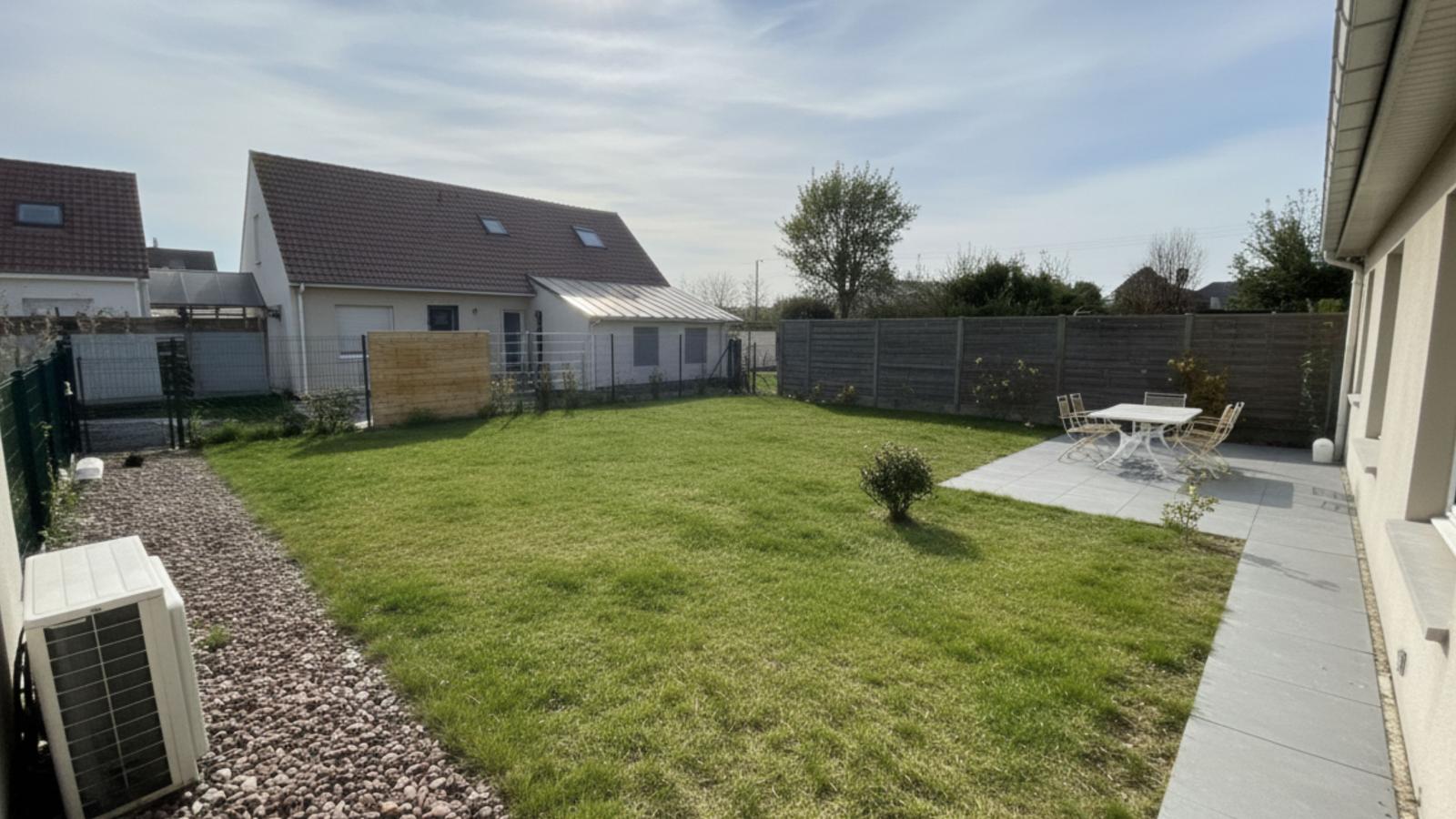 Westhinder I H70-Gardens in summer