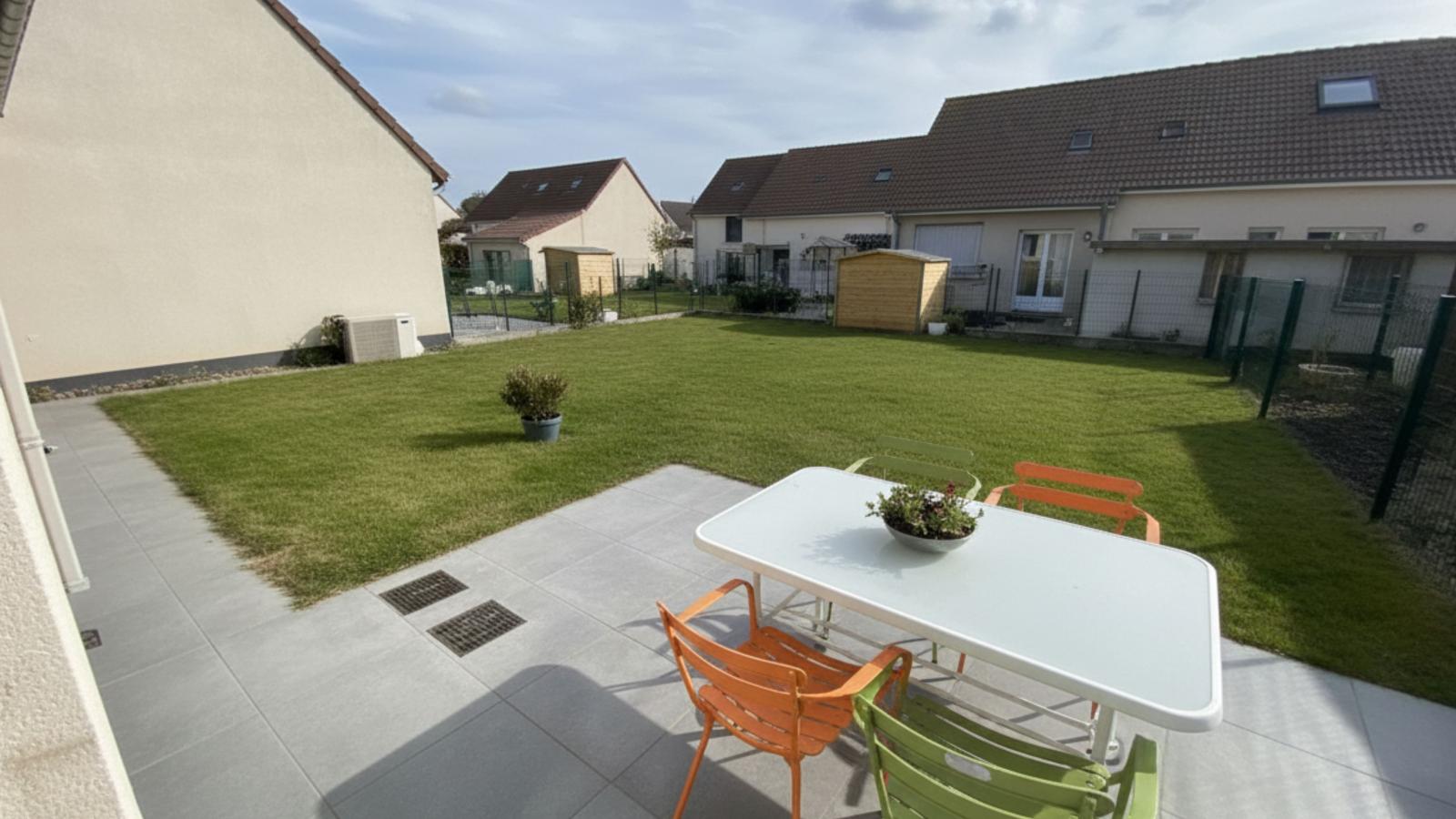 Westhinder I H70-Gardens in summer